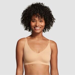 True & Co Triangle Bralette in Beige Everybody Adjustable Strap Size Medium